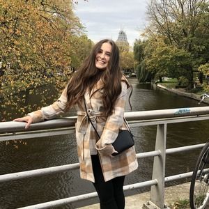 Meet your Posher, Catherine